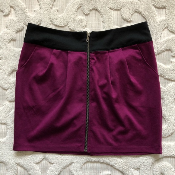 Forever 21 | Zip-Front Plum Skirt with Pockets - Picture 1 of 4